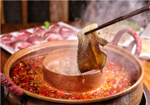 開重慶火鍋店，加盟好還是自學(xué)炒料好_