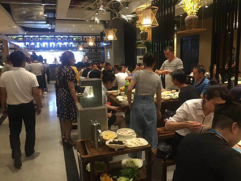 重慶老火鍋加盟品牌哪個(gè)好,憨石匠鮮菜火鍋特色優(yōu)勢(shì)品牌 