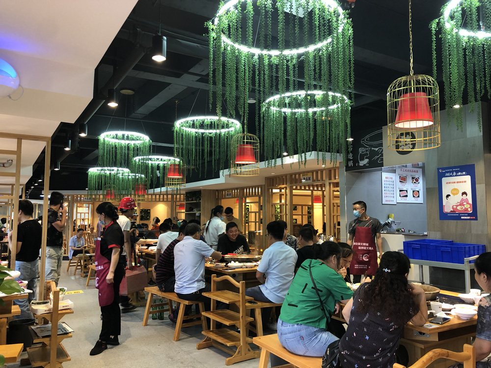 重慶火鍋加盟店桌椅擺放